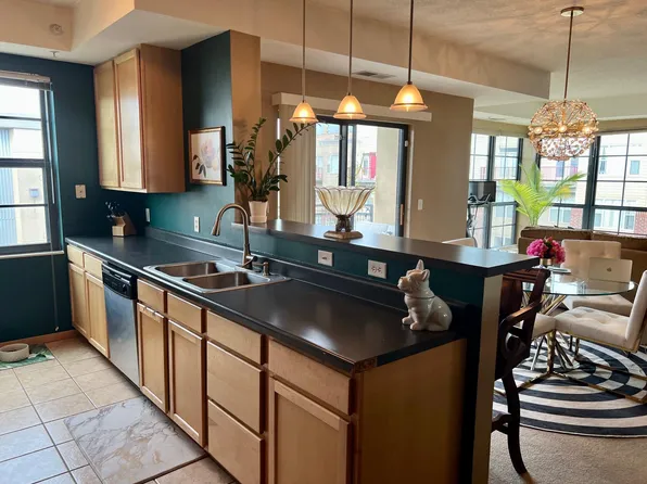 825 Berry St APT 410, Saint Paul, MN 55114