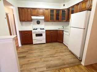 21-36 43rd St #2F, Astoria, NY 11105