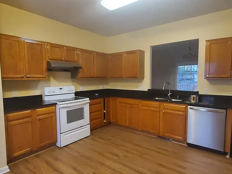 2420 Appalachian Dr — Photo 4