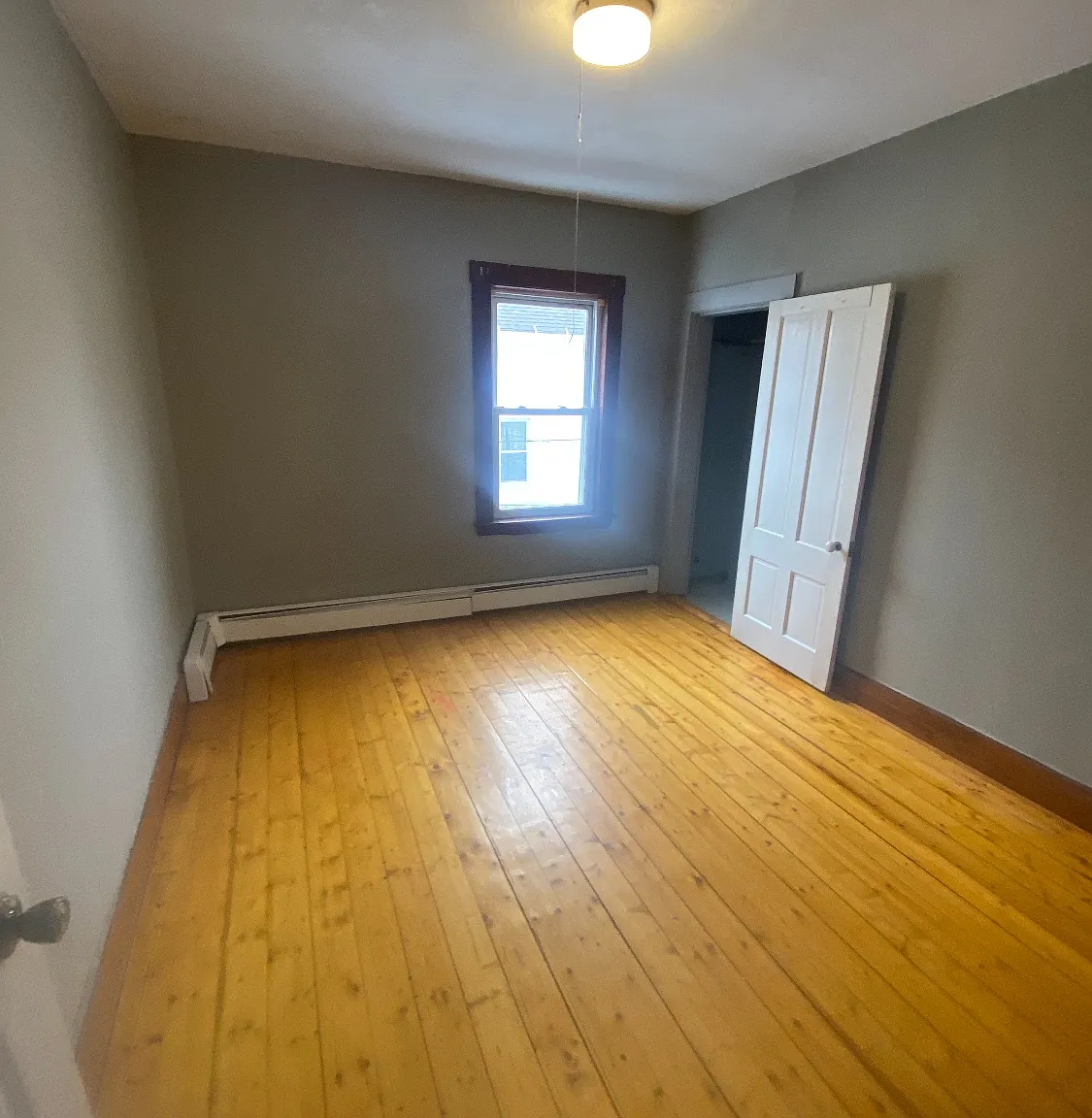 3 bed, 1200 sqft, $1,950 — Photo 1