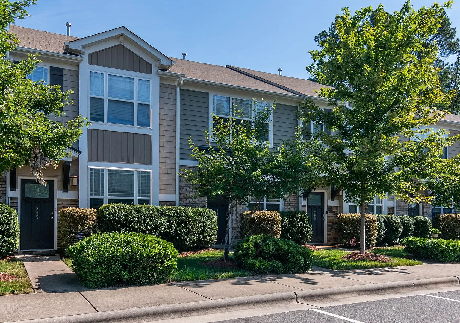 Available Now! Cozy 2 bedroom townhome nestled in Brightleaf At The Park — Photo 3