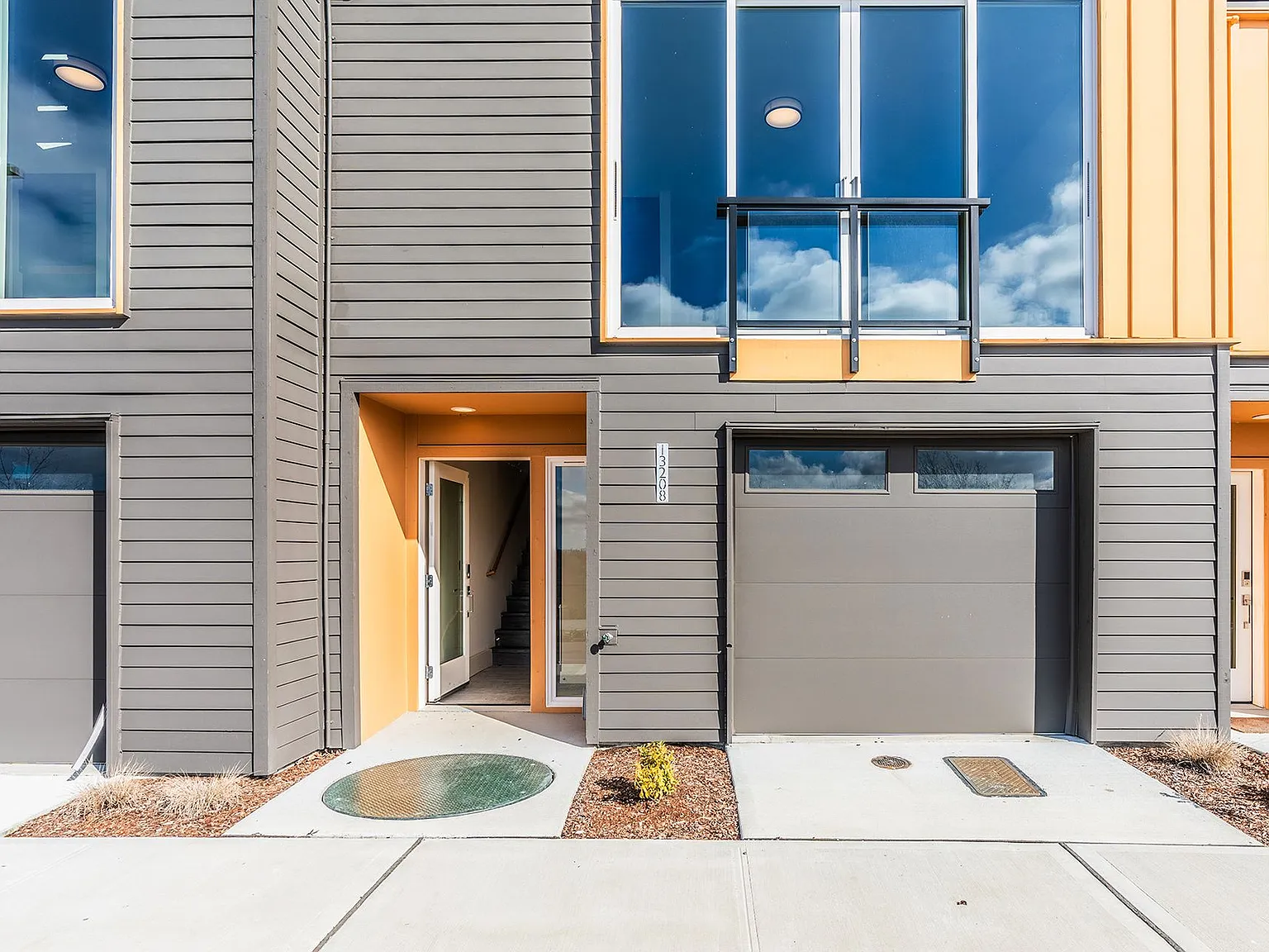 Skyridge Townhouses — Photo 1