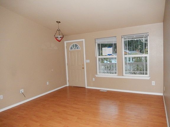 5th image of 778 Carriage Court Dr W