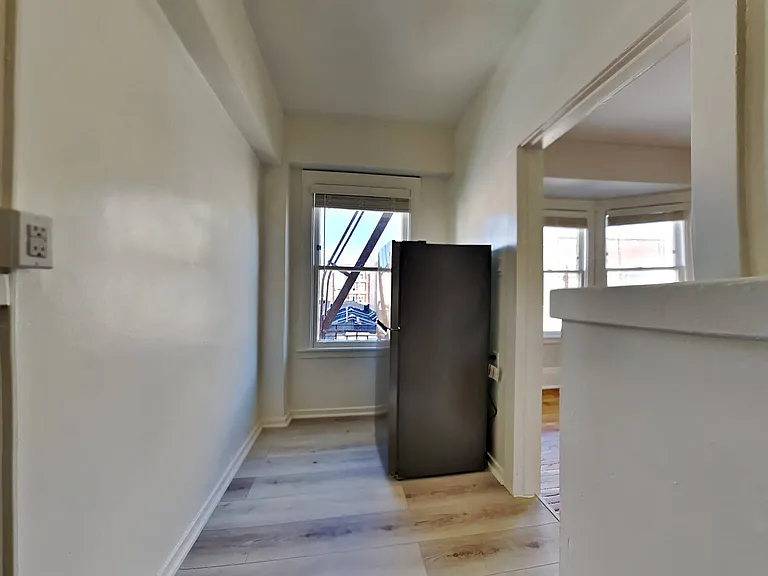 954 Geary St — Photo 3