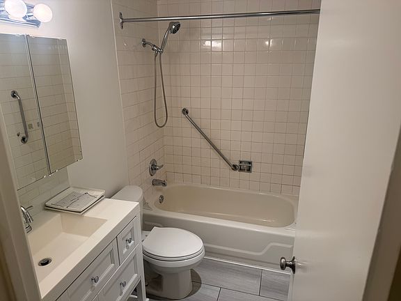 5th image of 122 E 18th St #207