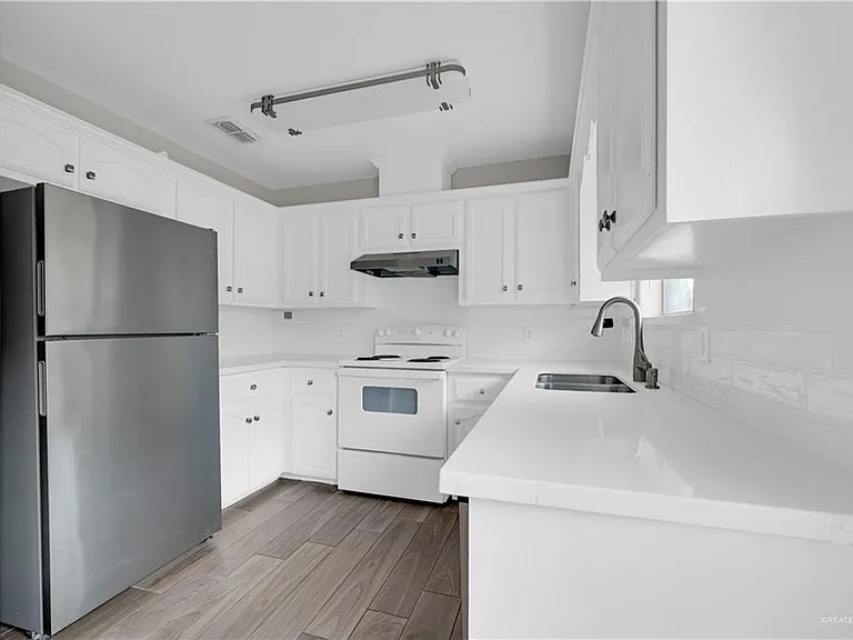 2111 W Western Dr #2 — Photo 8