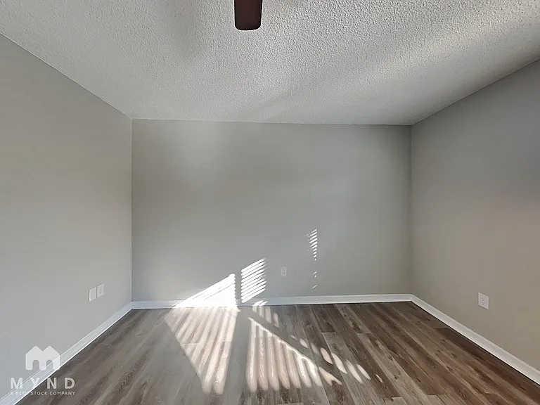 10327 Lansfield St — Photo 11