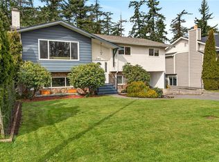 1503 Edgemont Rd, Saanich, BC V8N4P7