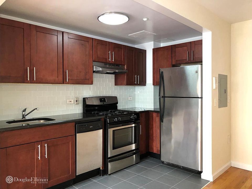 2nd image of 700 W 192nd St APT 508