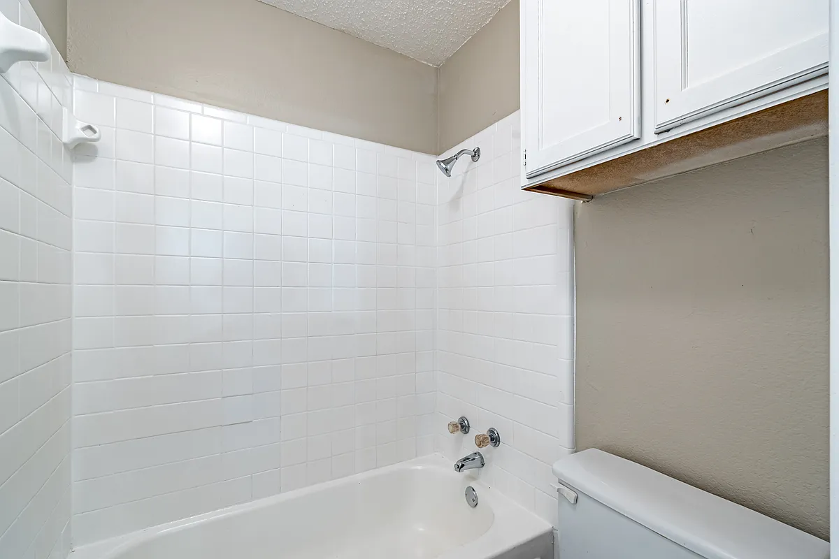 Building Photo - 806 Treadwell Ct #806B