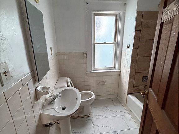 5th image of 75 Chadduck Ave