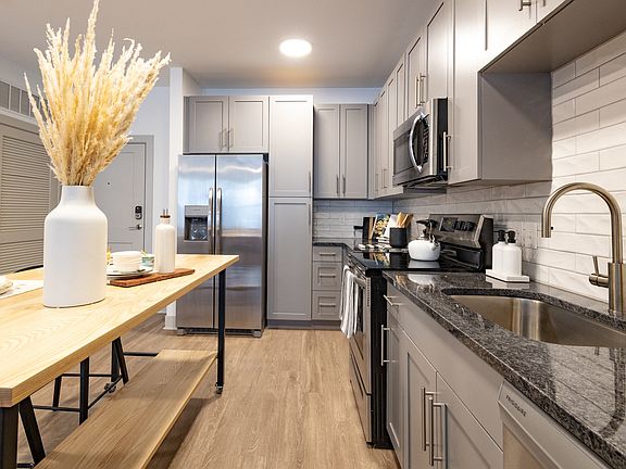 5th image of 2533 Woodburn Ave #216