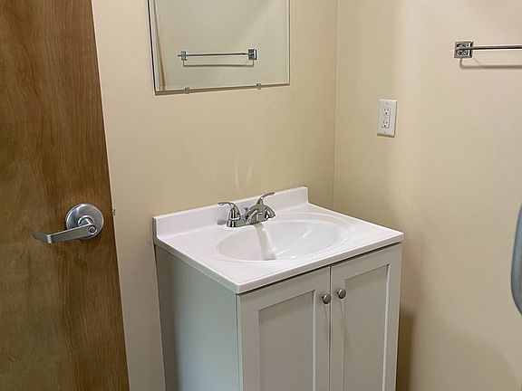 5th image of 1232 Maumee Ave APT 1