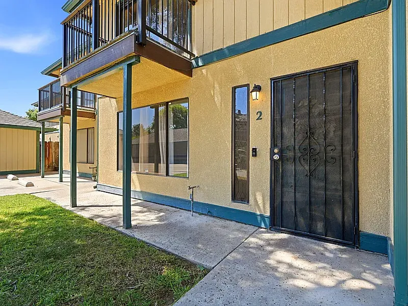2 bed, 2.0 bath, 1200 sqft, $1,390 — Photo 3