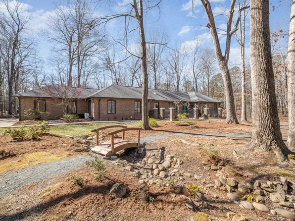 221 Saddle Ridge Rd, Chapel Hill, NC 27514