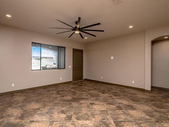 4th image of 2040 Burgundy Dr