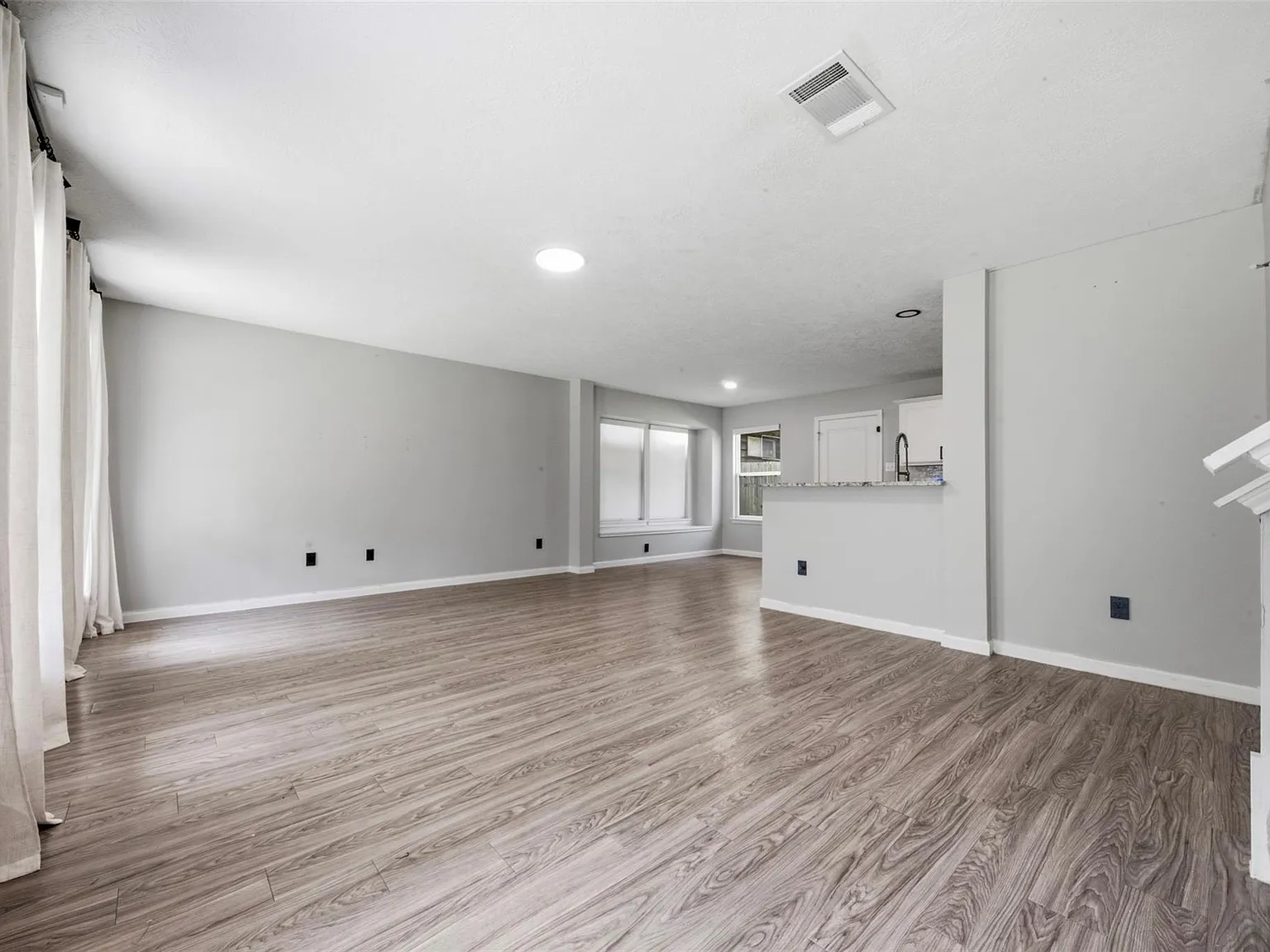 3 bed, 2.5 bath, 1447 sqft, $1,650 — Photo 3
