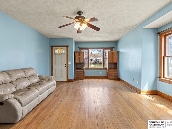 3rd image of 2612 Washington St