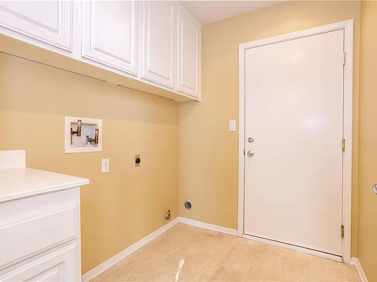 19932 Oakville Ct — Photo 17