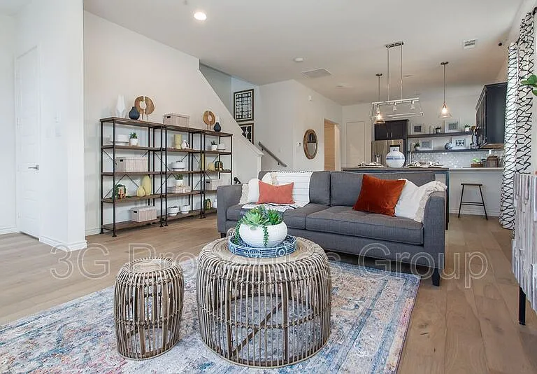 2807 Stanley Ave — Photo 7