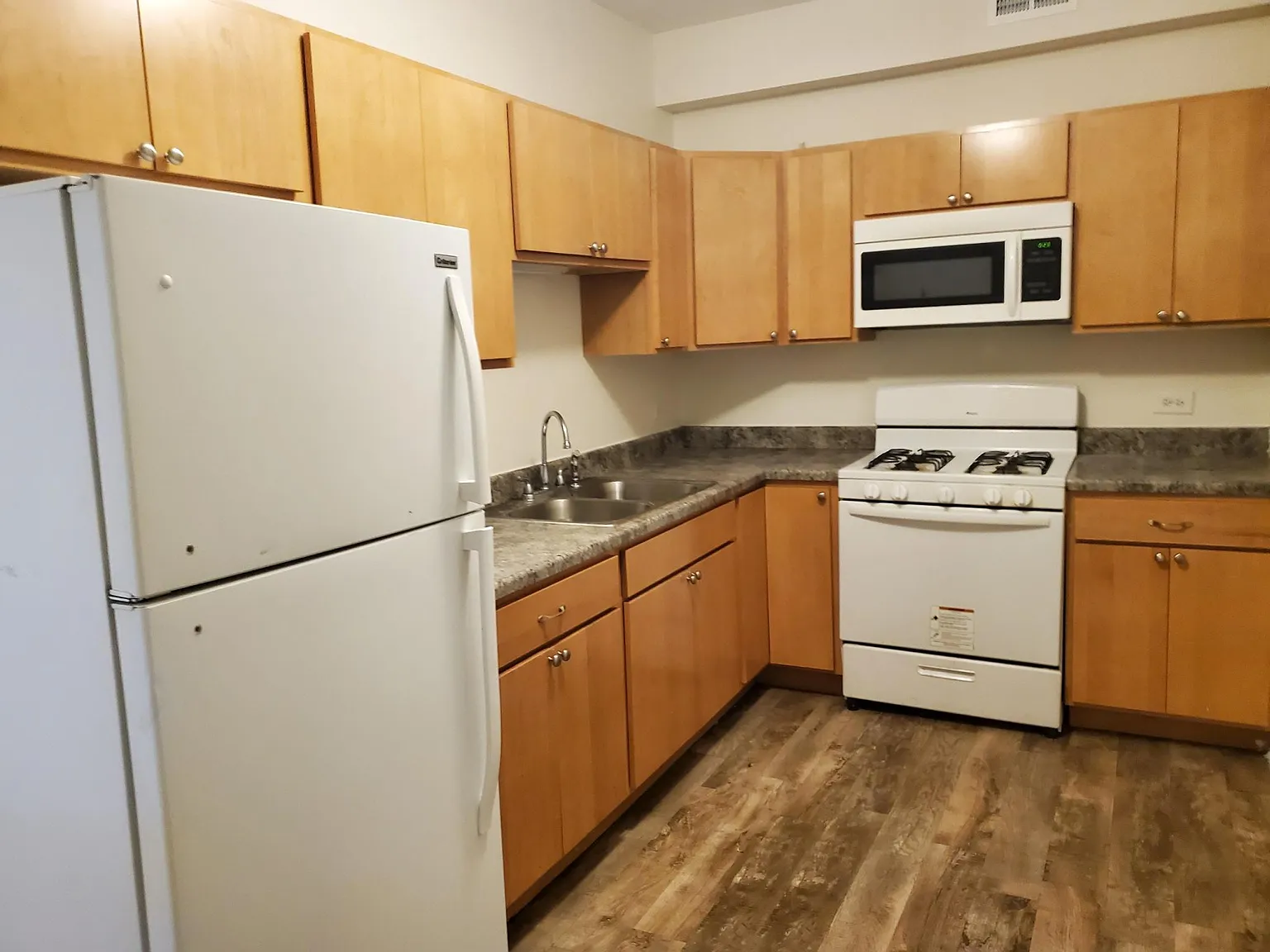 114 N Hamlin Ave. — Photo 3