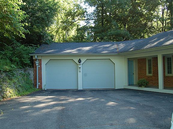 5th image of 484 Barton Shore Dr