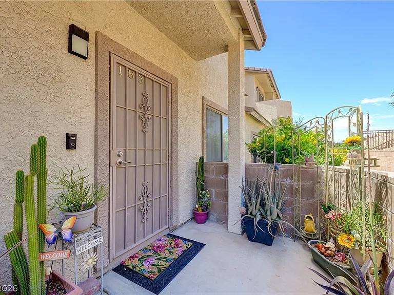 2050 Los Feliz St #183 — Photo 8