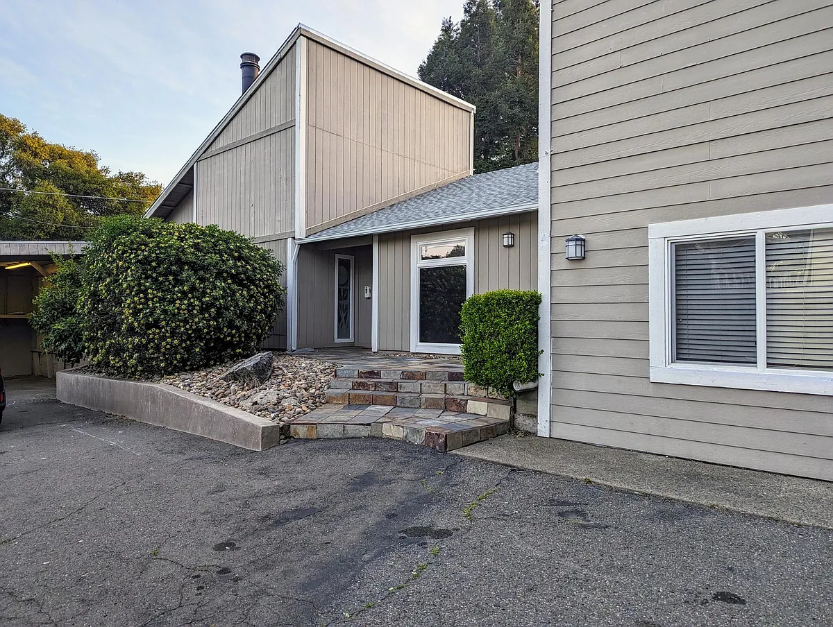 Building Photo - 7460 Douglas Blvd
