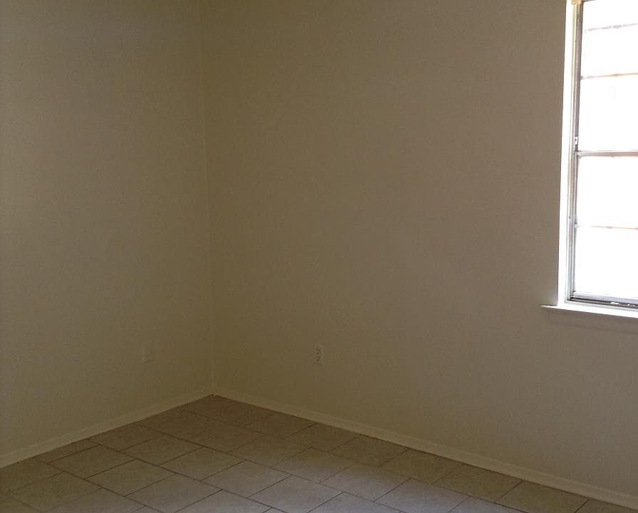 2nd image of 4016 Barton Dr