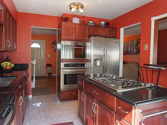 2nd image of 605 N Metropolitan Ave