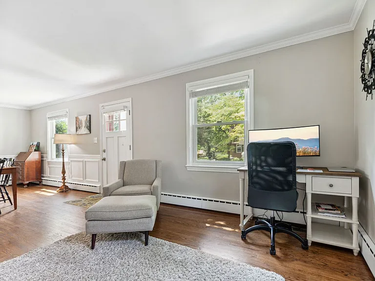 9909 Gardiner Ave — Photo 32