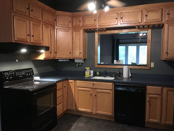 3rd image of 903 Churchill Cir
