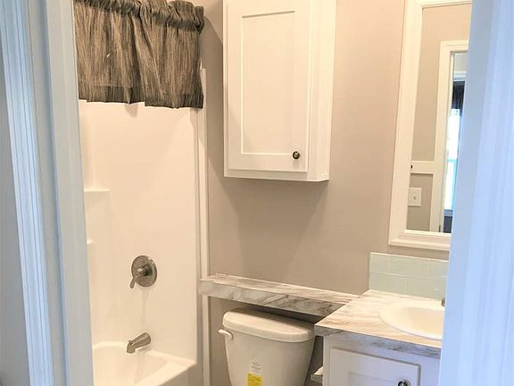 5th image of 792 Honeysuckle Ln