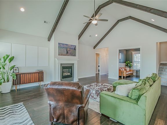 4th image of 605 Stone Ridge St