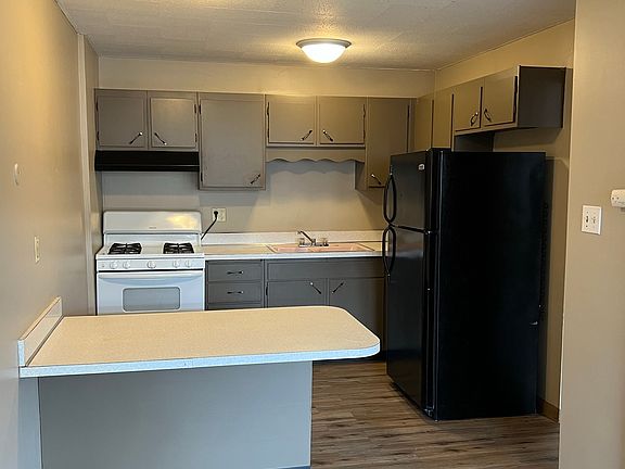 2nd image of 230 W 3rd St #11075262