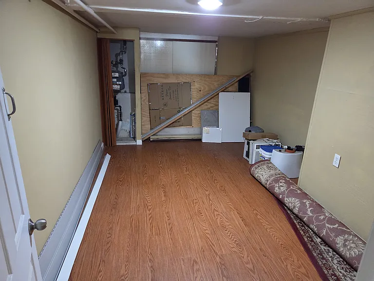 559 Rosalie St — Photo 4
