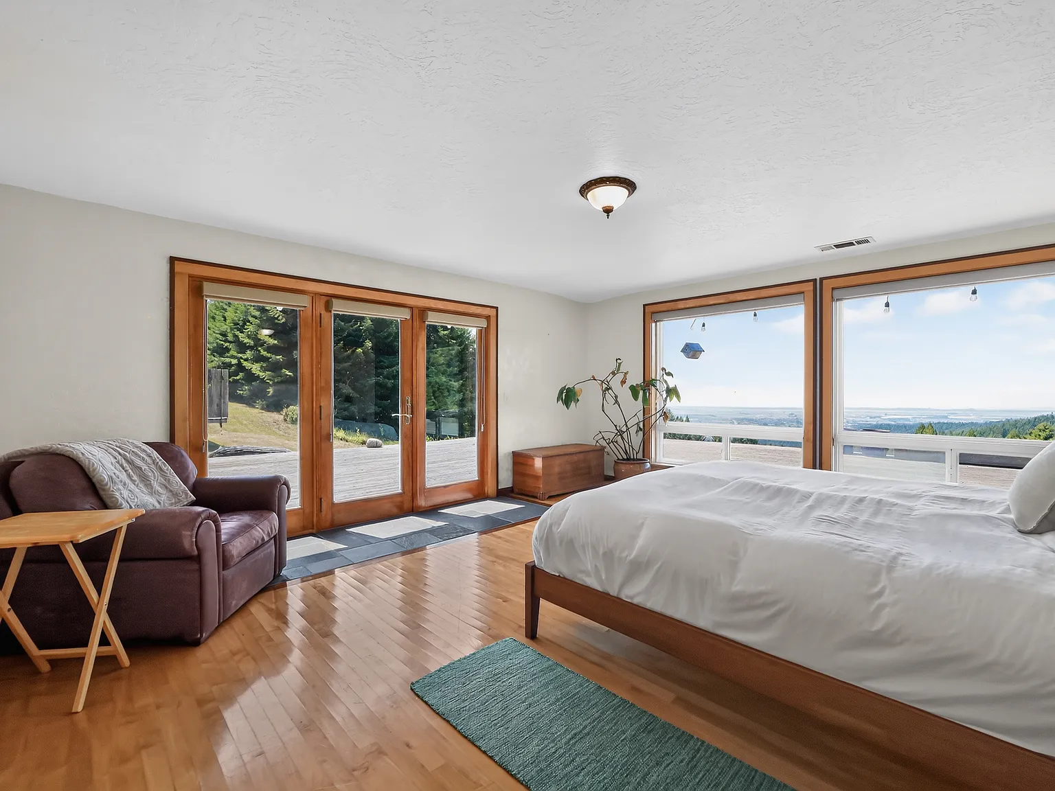 4 bed, 3900 sqft, $3,750 — Photo 4