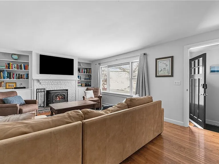 161 Mitchells Ln — Photo 2