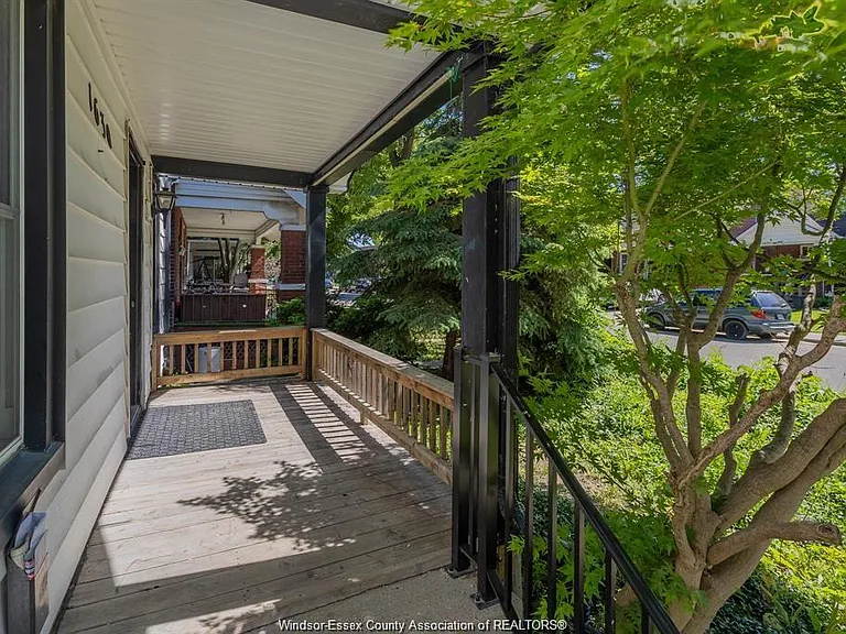 1630 Marentette Ave — Photo 3