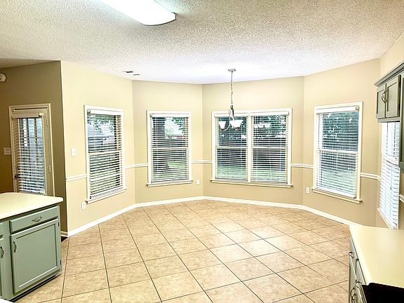 5th image of 614 Merriweather Dr