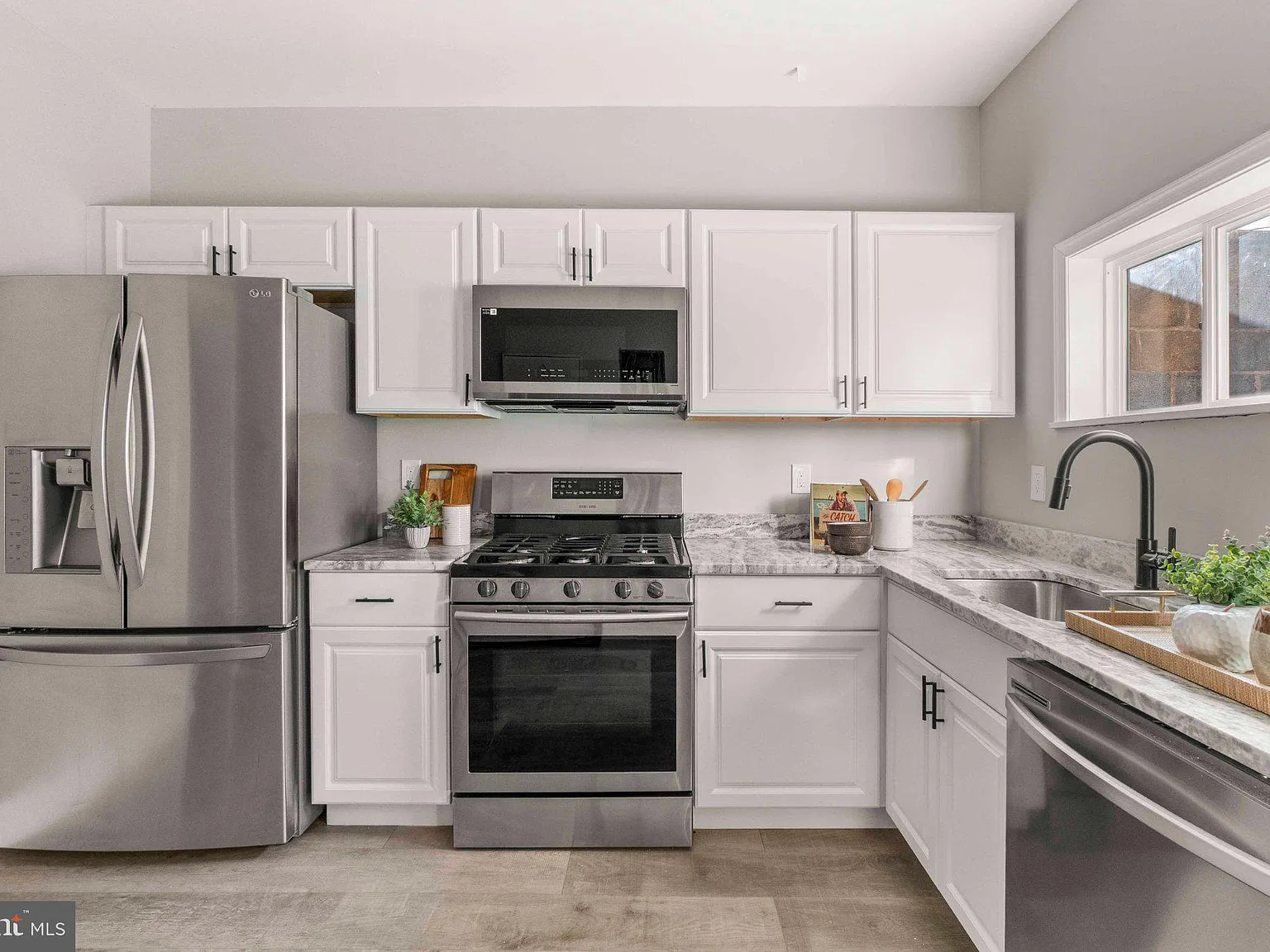 3 bed, 3.5 bath, 2196 sqft, $2,650 — Photo 1