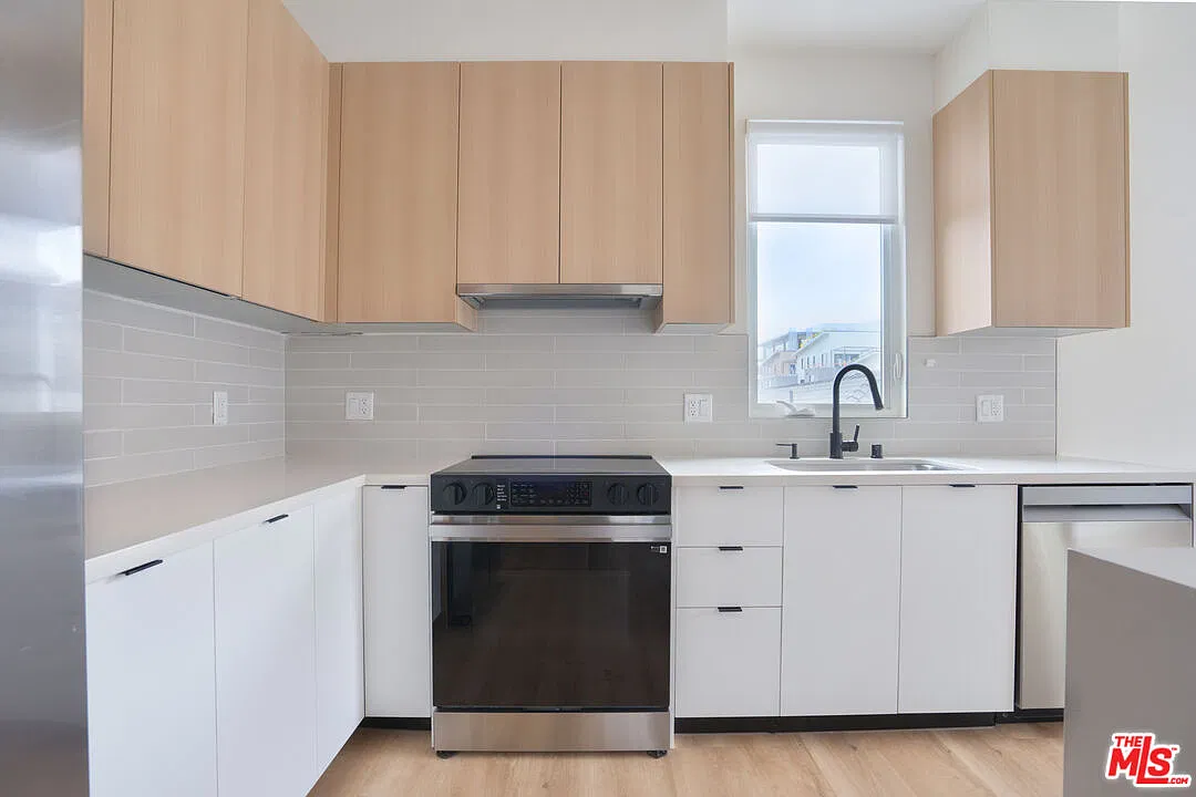 2 bed, 2.0 bath, 869 sqft, $3,295 — Photo 4