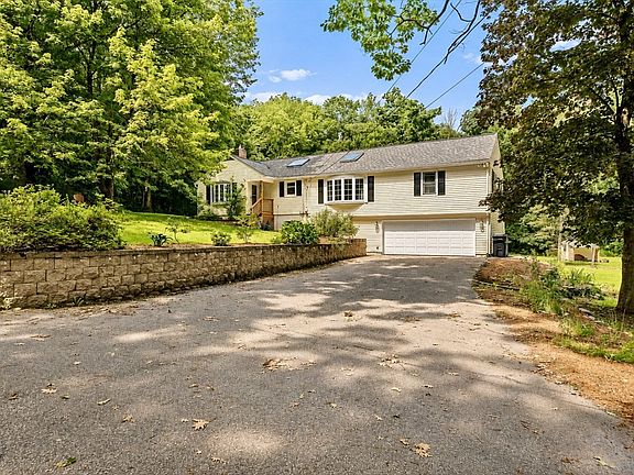 2nd image of 104 Ball Hill Rd