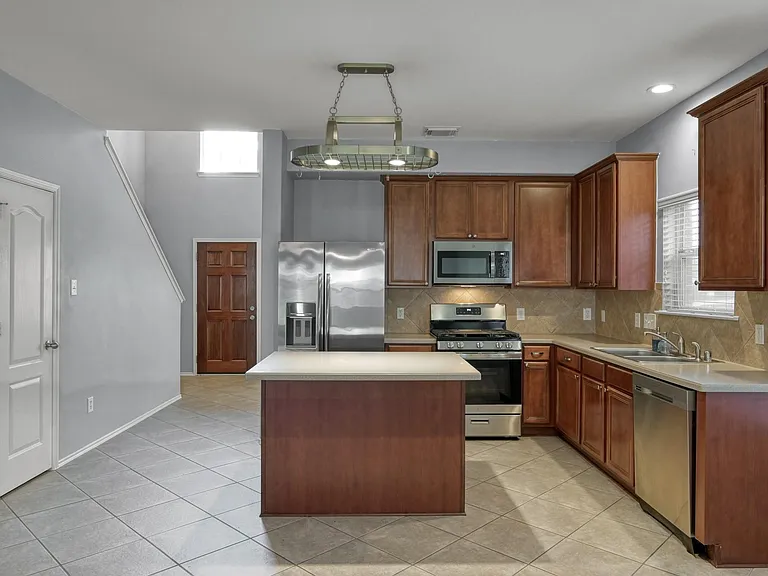 30327 Deleon Fields Dr — Photo 8