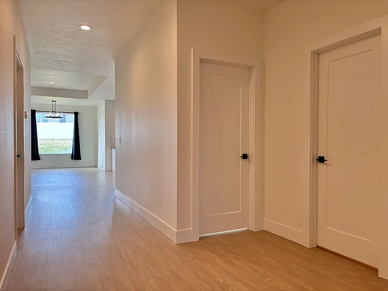 842 Greenfield Dr — Photo 2
