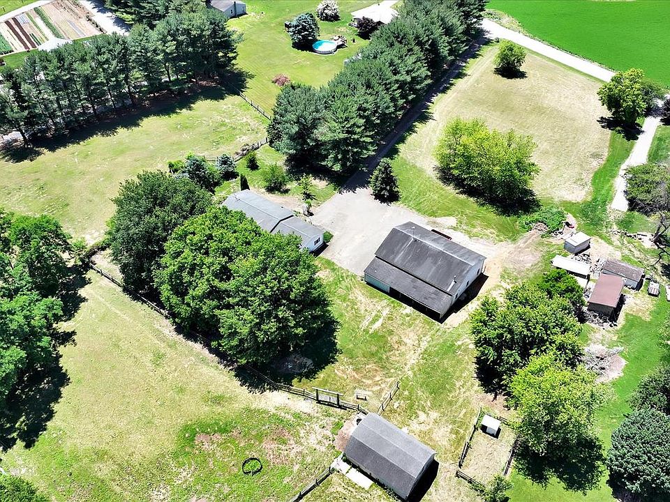 1st image of 135 Grubbs Corner Rd