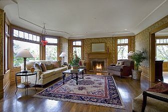 :: 2701 Lake Street