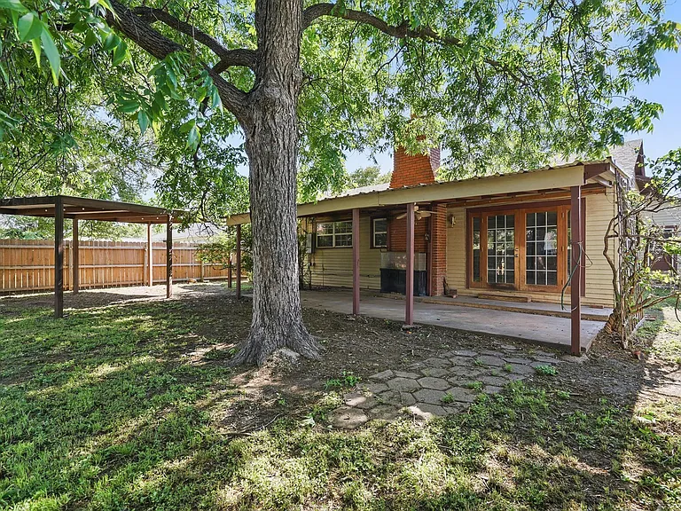 3333 Sayles Blvd — Photo 20