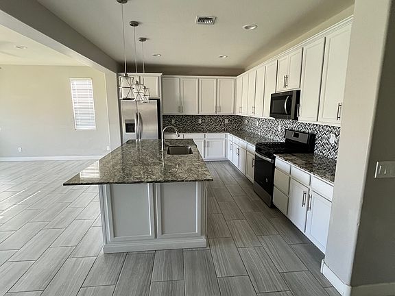 3rd image of 23078 E Calle De Flores