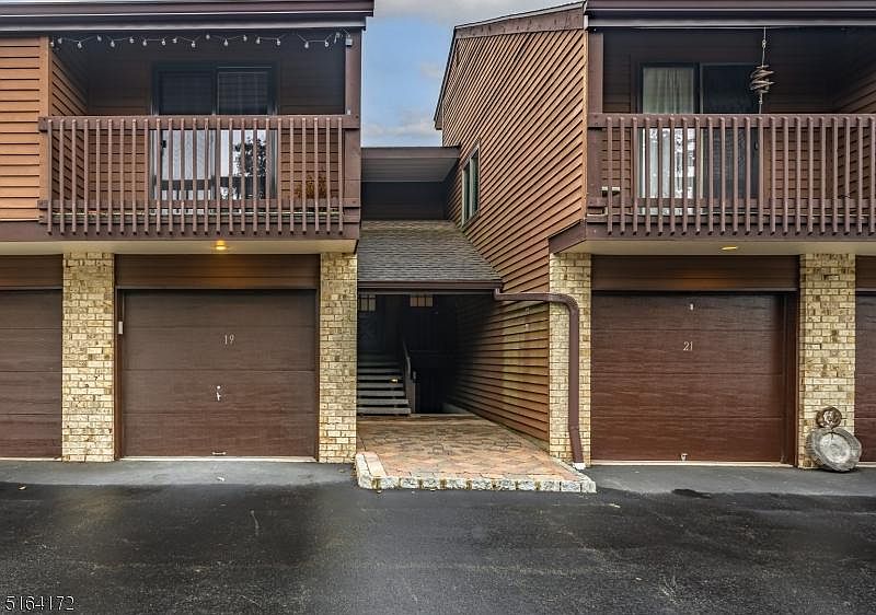 1st image of 19 Highland Cir